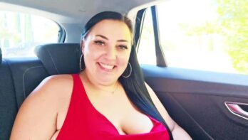 Julia - Julia, 31, is the center of attention for two guys!