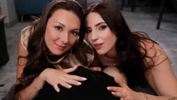 Isabella De Laa & Venus Rey - Welcome to Our Naughty House