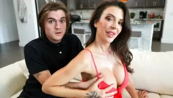 Elizabeth Skylar - Stepmom Loves My Huge Loads - S9:E7